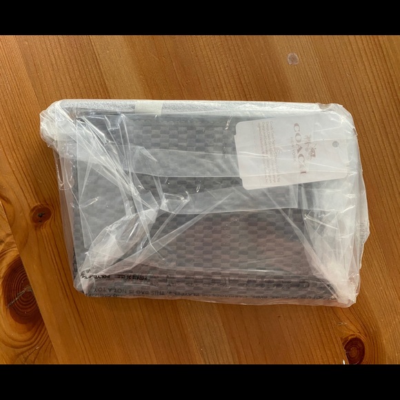NWT Coach Checkered Wristlet - Picture 5 of 6